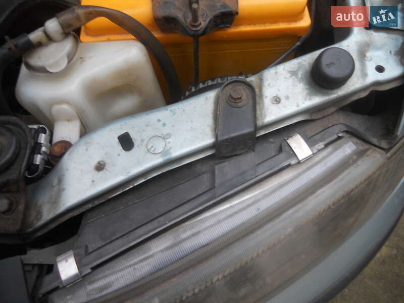 Седан Mitsubishi Carisma 2003 в Фастове