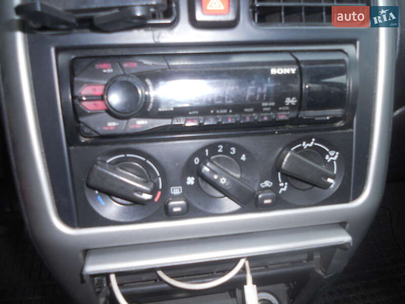 Седан Mitsubishi Carisma 2003 в Фастове