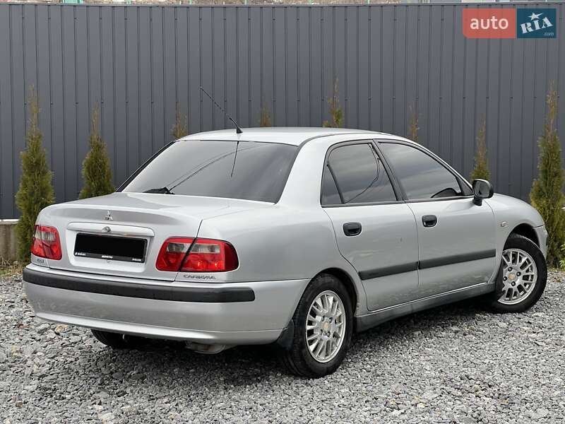 Седан Mitsubishi Carisma 2002 в Львові