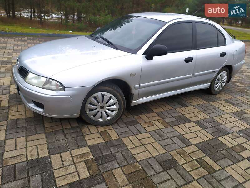 Ліфтбек Mitsubishi Carisma 2003 в Мостиській