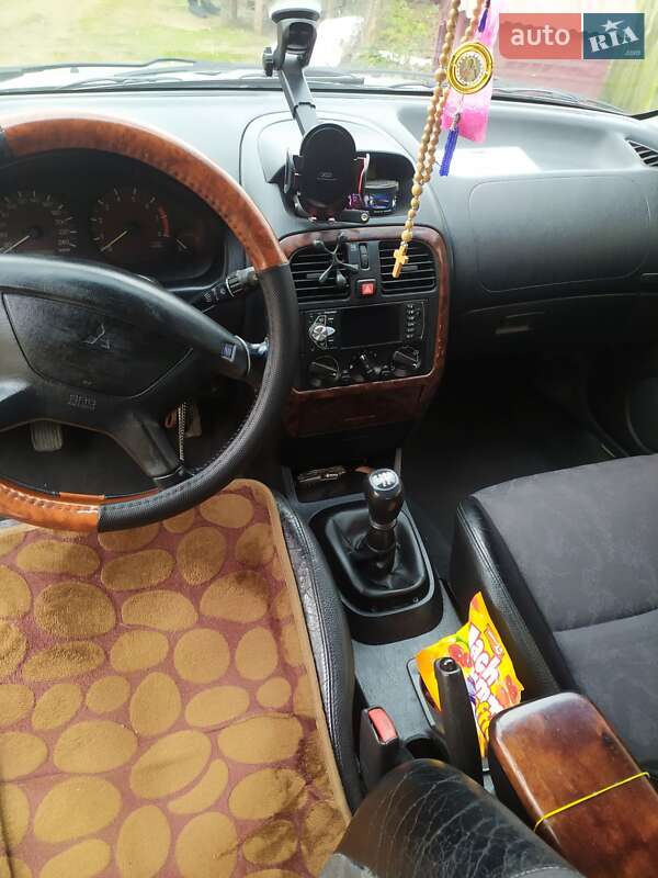 Ліфтбек Mitsubishi Carisma 2003 в Мостиській