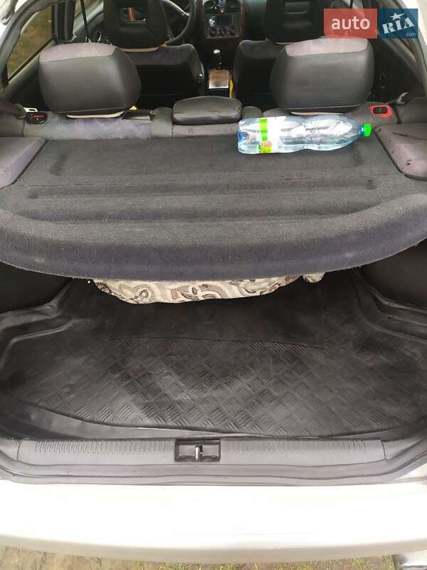 Ліфтбек Mitsubishi Carisma 2003 в Мостиській