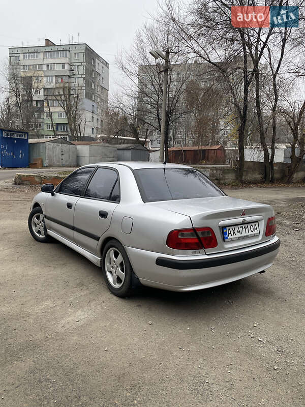 Седан Mitsubishi Carisma 2001 в Днепре