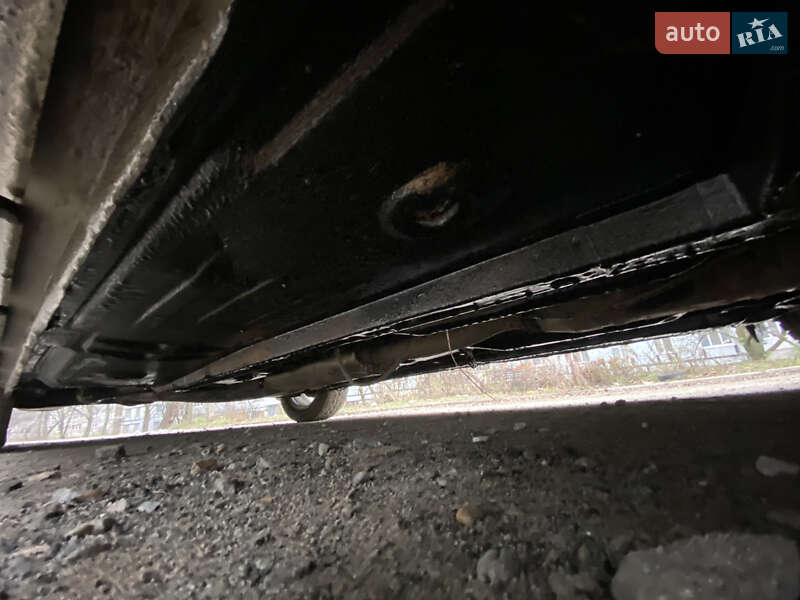 Седан Mitsubishi Carisma 2001 в Днепре