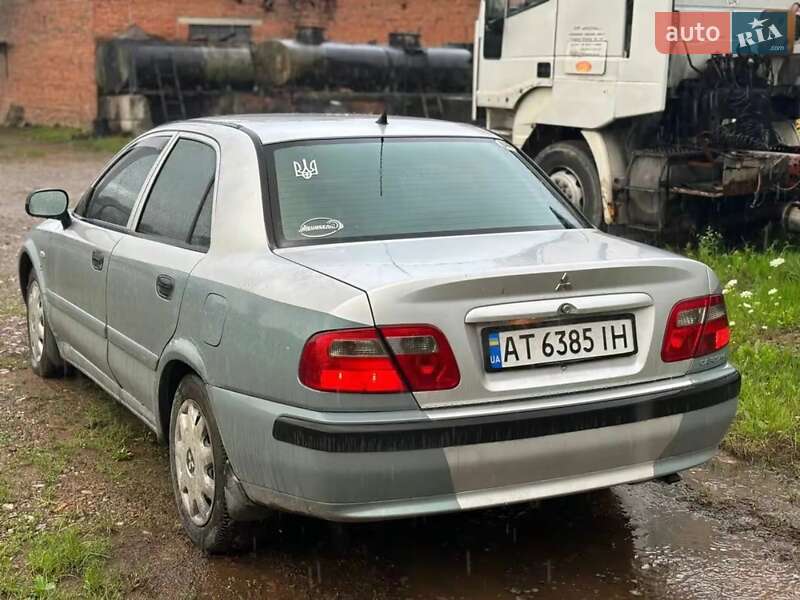 Седан Mitsubishi Carisma 2003 в Івано-Франківську