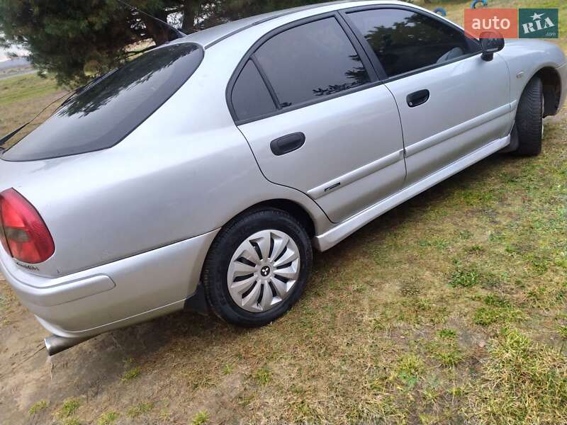 Лифтбек Mitsubishi Carisma 2003 в Мостиске