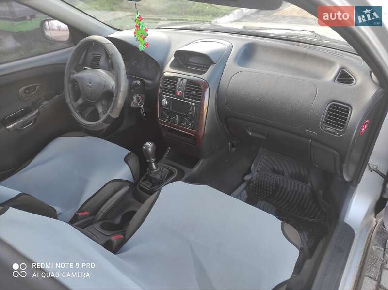 Ліфтбек Mitsubishi Carisma 2001 в Дубні