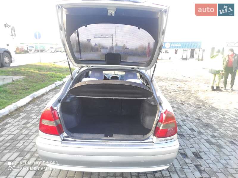 Ліфтбек Mitsubishi Carisma 2001 в Дубні