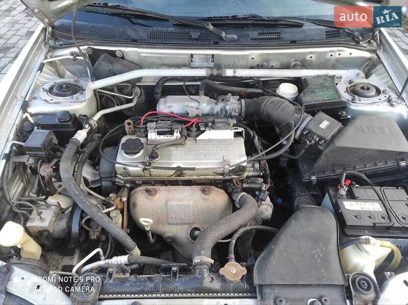 Ліфтбек Mitsubishi Carisma 2001 в Дубні