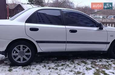 Седан Mitsubishi Carisma 2002 в Чернігові