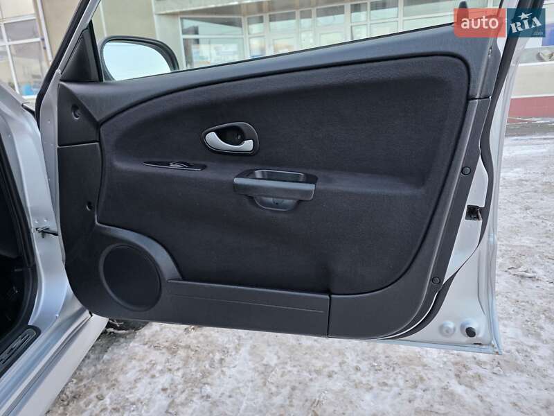 Лифтбек Mitsubishi Carisma 2003 в Хмельницком фото 52 Лифтбек Mitsubishi Carisma 2003 в Хмельницком