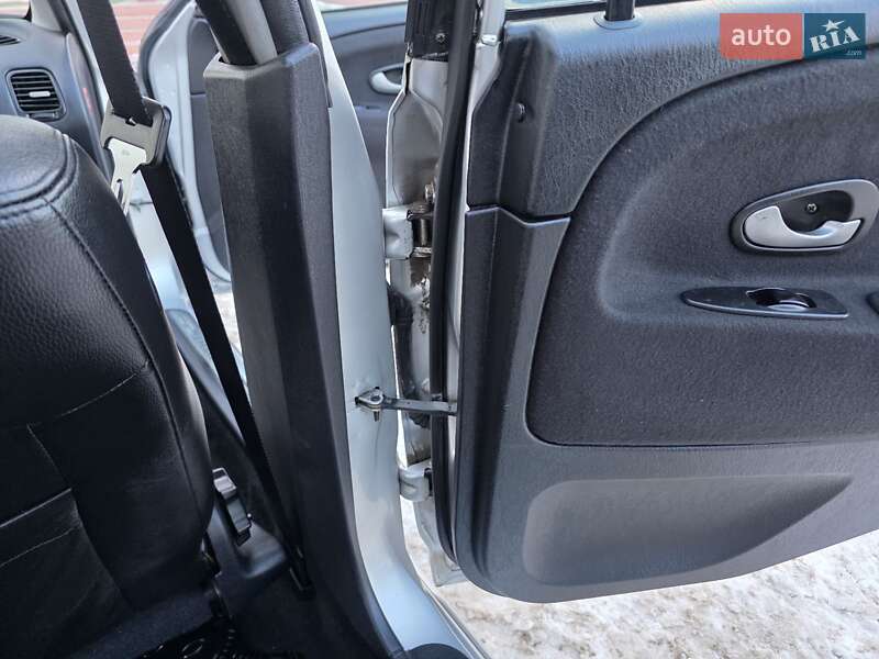 Лифтбек Mitsubishi Carisma 2003 в Хмельницком фото 62 Лифтбек Mitsubishi Carisma 2003 в Хмельницком