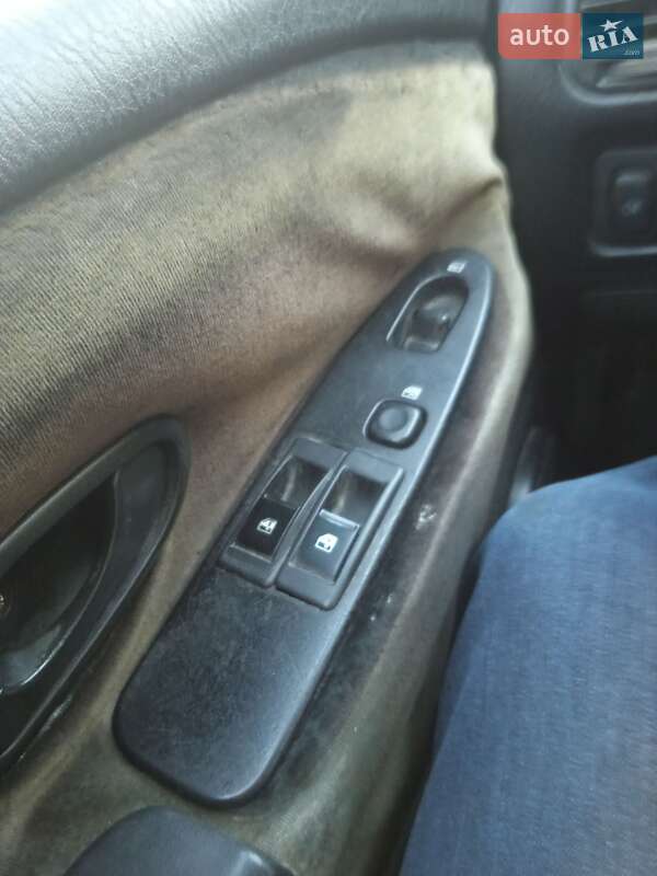 Лифтбек Mitsubishi Carisma 1999 в Львове