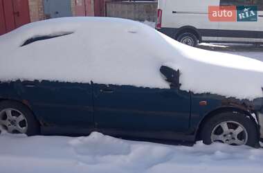 Ліфтбек Mitsubishi Carisma 1998 в Києві