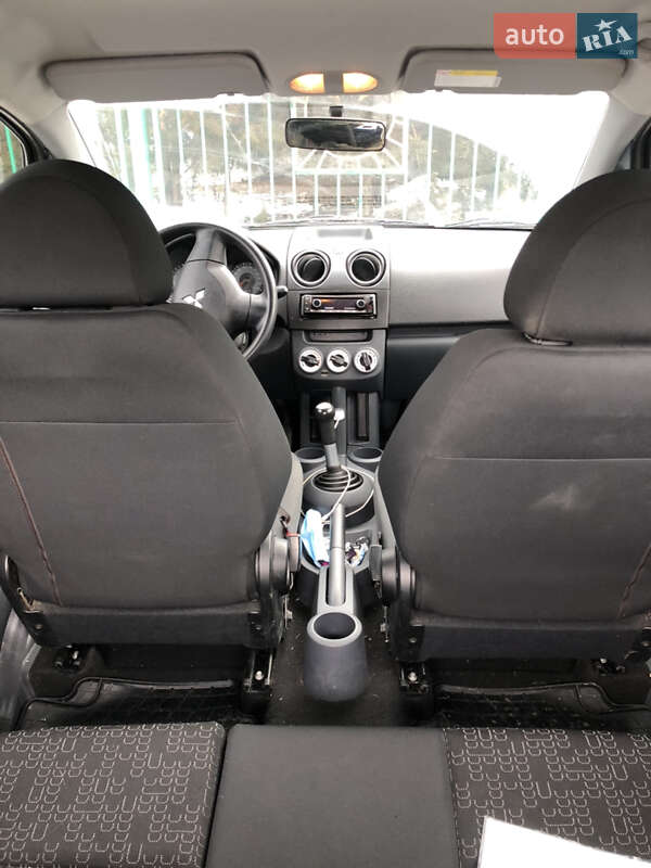 Хэтчбек Mitsubishi Colt 2009 в Харькове фото 4 Хэтчбек Mitsubishi Colt 2009 в Харькове