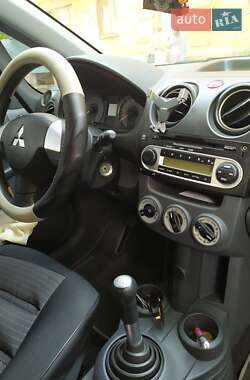 Хэтчбек Mitsubishi Colt 2012 в 