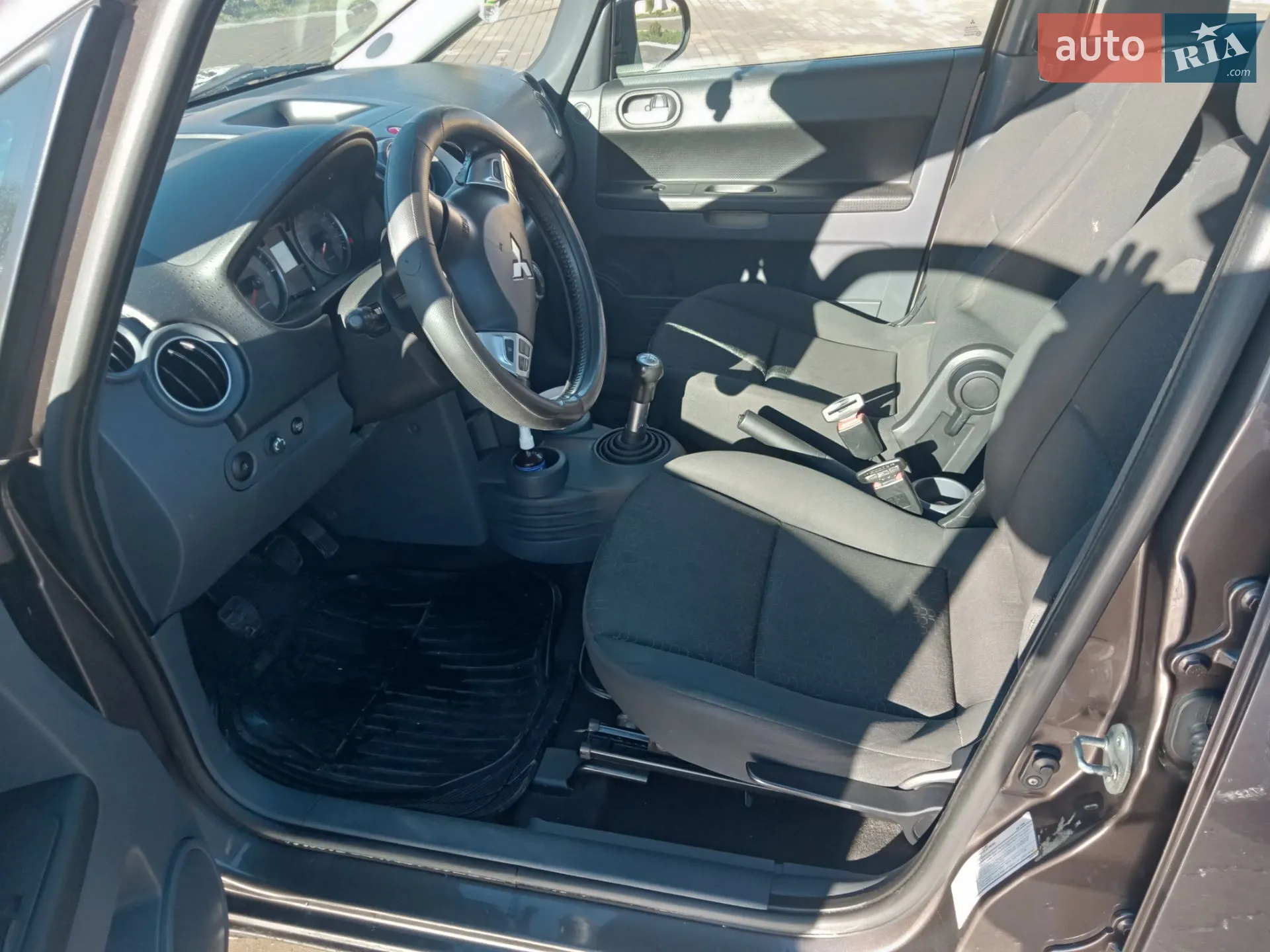 2011 Mitsubishi Colt - мініатюра 8