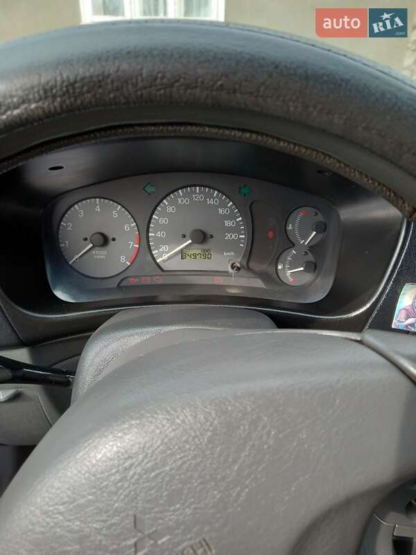Хэтчбек Mitsubishi Colt 1996 в Новоселице