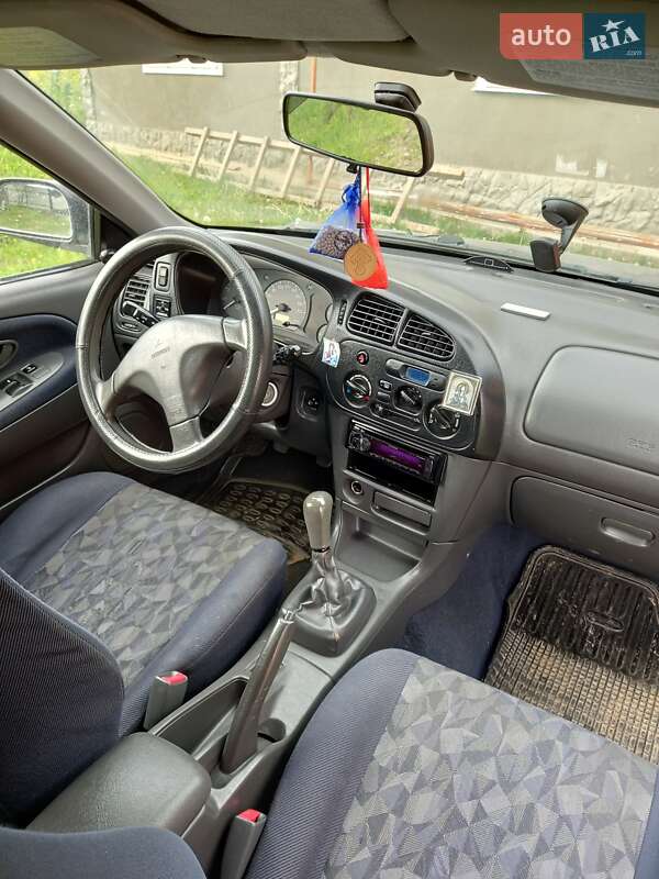 Хэтчбек Mitsubishi Colt 1996 в Новоселице