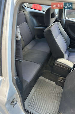 Хэтчбек Mitsubishi Colt 2002 в 