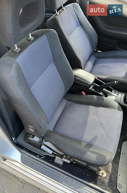Хэтчбек Mitsubishi Colt 2002 в 
