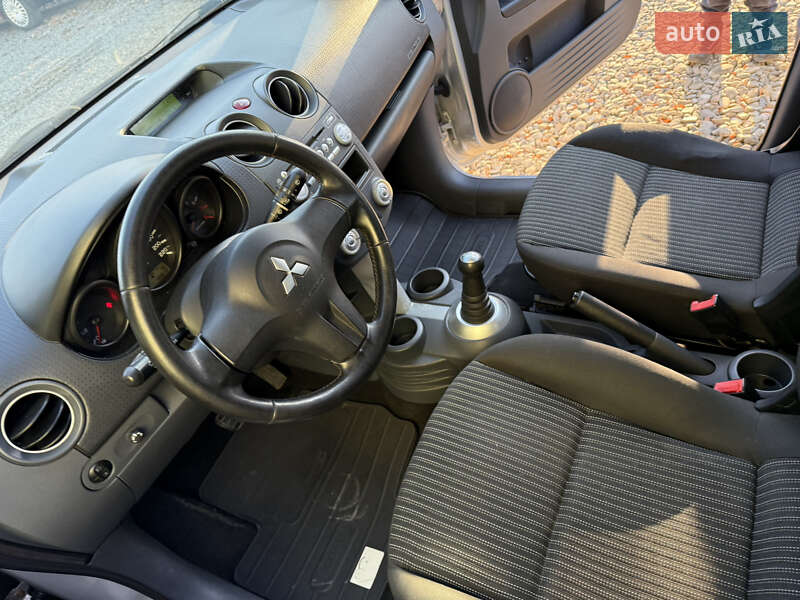 Хэтчбек Mitsubishi Colt 2008 в Черновцах