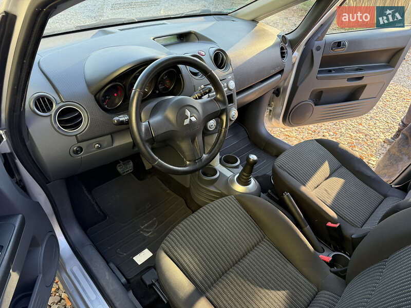 Хэтчбек Mitsubishi Colt 2008 в Черновцах