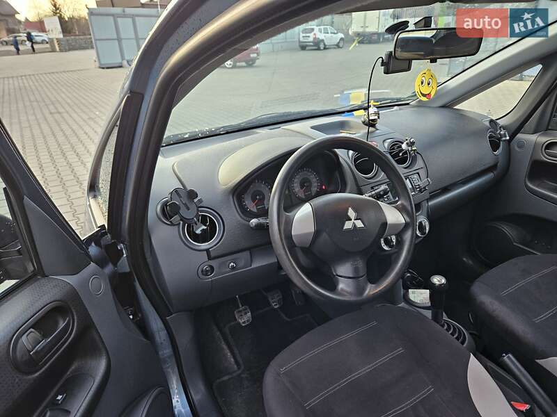 Хэтчбек Mitsubishi Colt 2009 в Черновцах