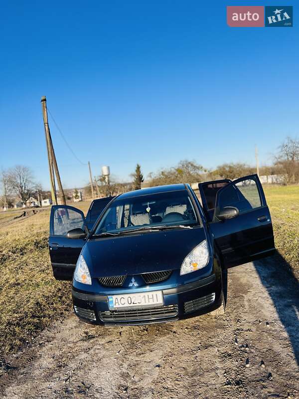 Хетчбек Mitsubishi Colt 2004 в Горохові