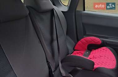 Хэтчбек Mitsubishi Colt 2005 в 