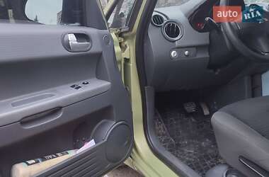 Хэтчбек Mitsubishi Colt 2005 в 