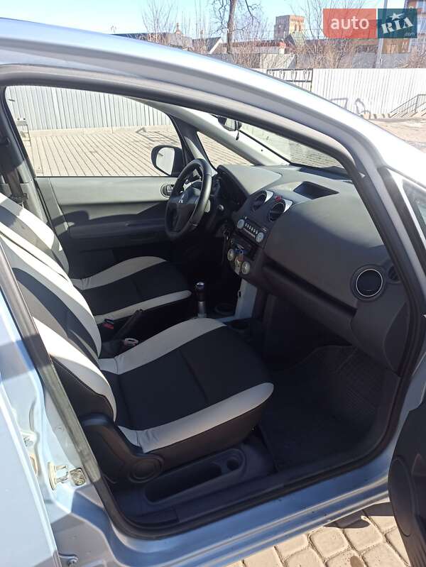 Хэтчбек Mitsubishi Colt 2005 в Староконстантинове