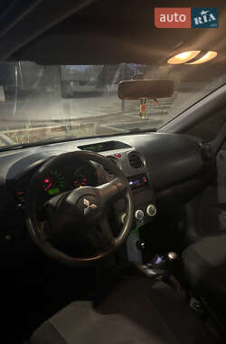 Хэтчбек Mitsubishi Colt 2005 в 