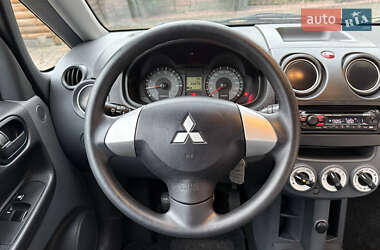 Хэтчбек Mitsubishi Colt 2009 в 