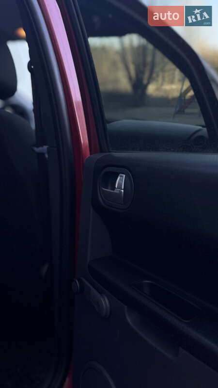 Хетчбек Mitsubishi Colt 2008 в Обухові
