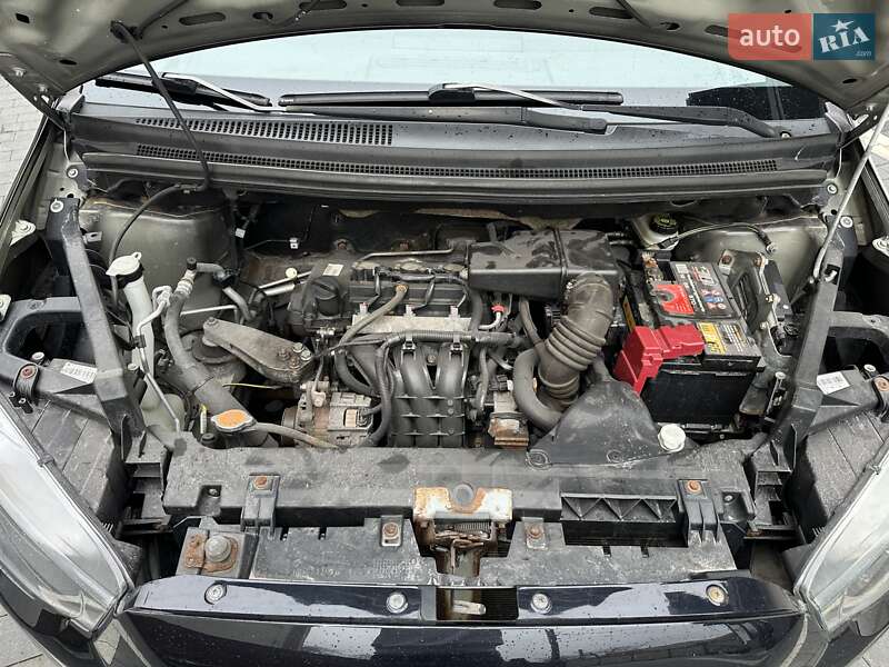 Хэтчбек Mitsubishi Colt 2012 в Черновцах