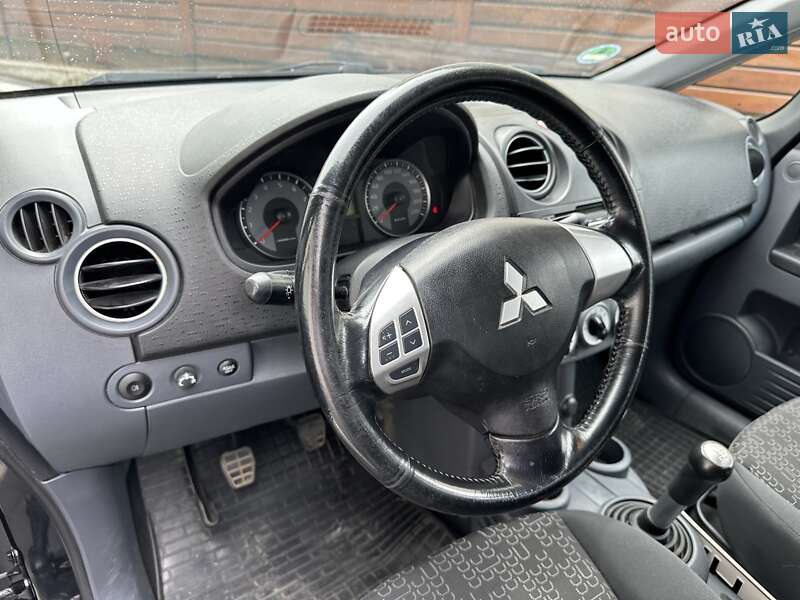 Хэтчбек Mitsubishi Colt 2012 в Черновцах