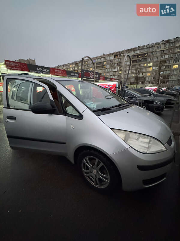 Хетчбек Mitsubishi Colt 2006 в 