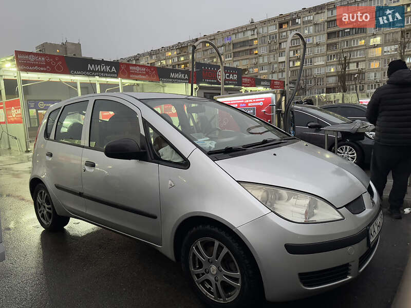 Хэтчбек Mitsubishi Colt 2006 в Киеве