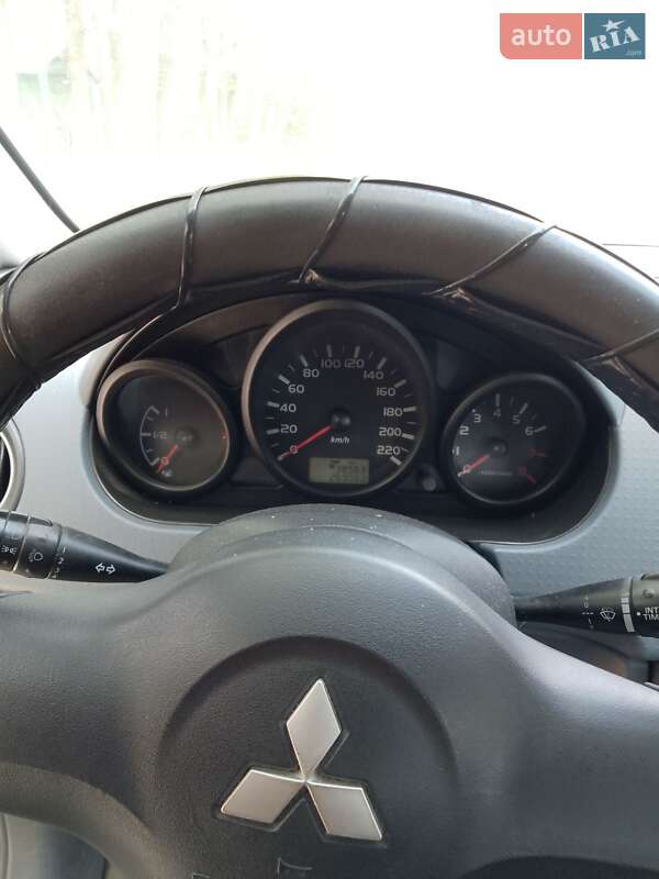 Хетчбек Mitsubishi Colt 2004 в Сокирянах