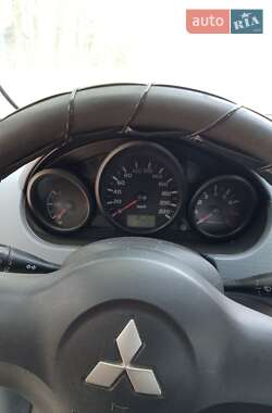 Хэтчбек Mitsubishi Colt 2004 в 