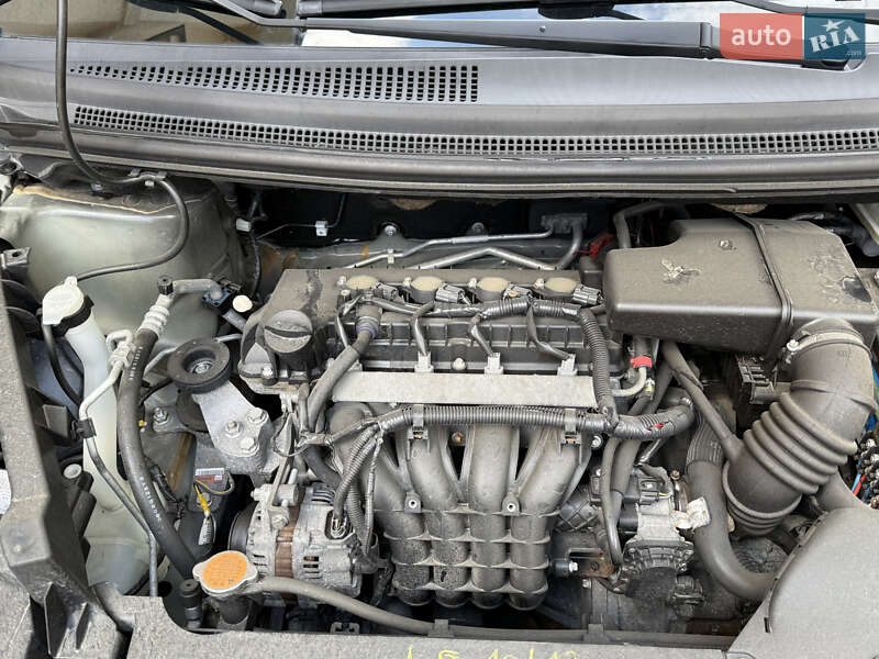 Хэтчбек Mitsubishi Colt 2010 в Черновцах