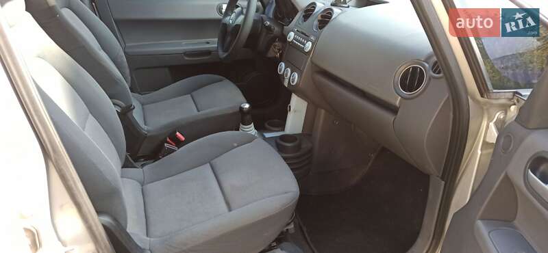 Хэтчбек Mitsubishi Colt 2004 в Новояворовске