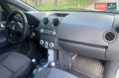 Хэтчбек Mitsubishi Colt 2006 в 
