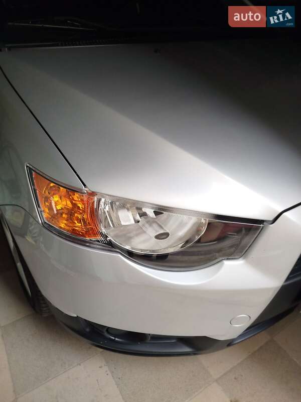 Хэтчбек Mitsubishi Colt 2009 в Черновцах