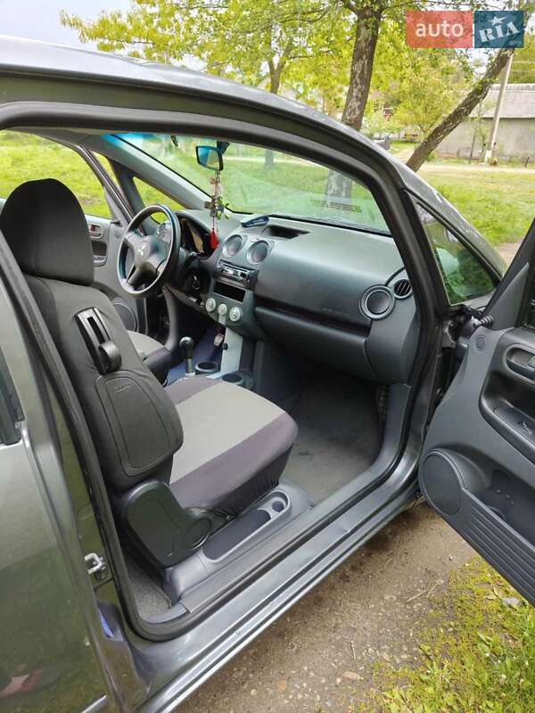 Хэтчбек Mitsubishi Colt 2005 в Новояворовске