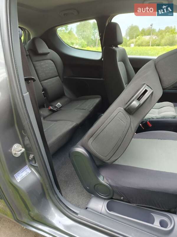 Хэтчбек Mitsubishi Colt 2005 в Новояворовске