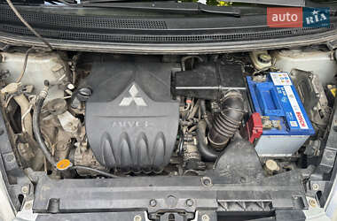 Хэтчбек Mitsubishi Colt 2006 в 