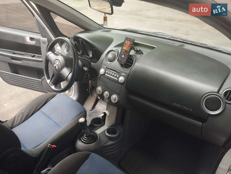 Хэтчбек Mitsubishi Colt 2006 в Киеве фото 8 Хэтчбек Mitsubishi Colt 2006 в Киеве