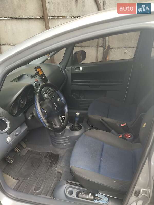 Хэтчбек Mitsubishi Colt 2006 в Киеве фото 18 Хэтчбек Mitsubishi Colt 2006 в Киеве
